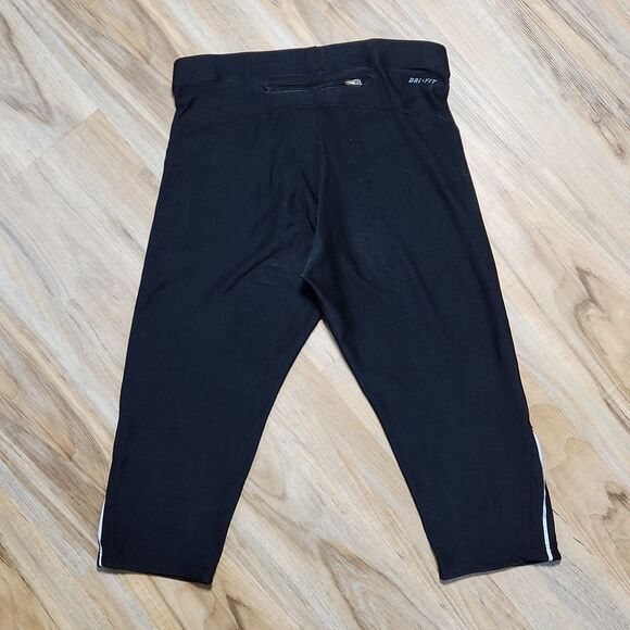 ☔️💜Nike Black Dri-Fit Capri Athletic Pants Small - Picture 5 of 12